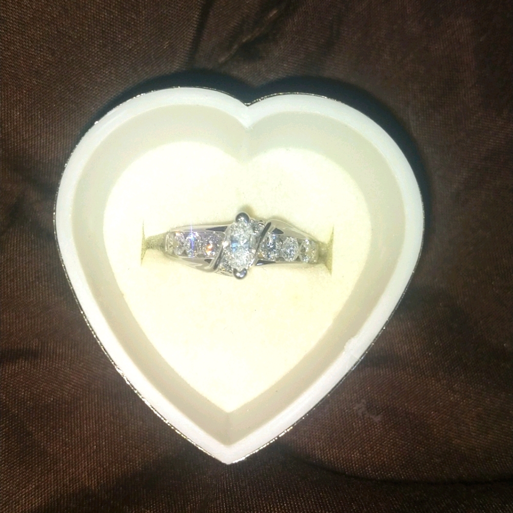 14k white gold and natural diamond ring